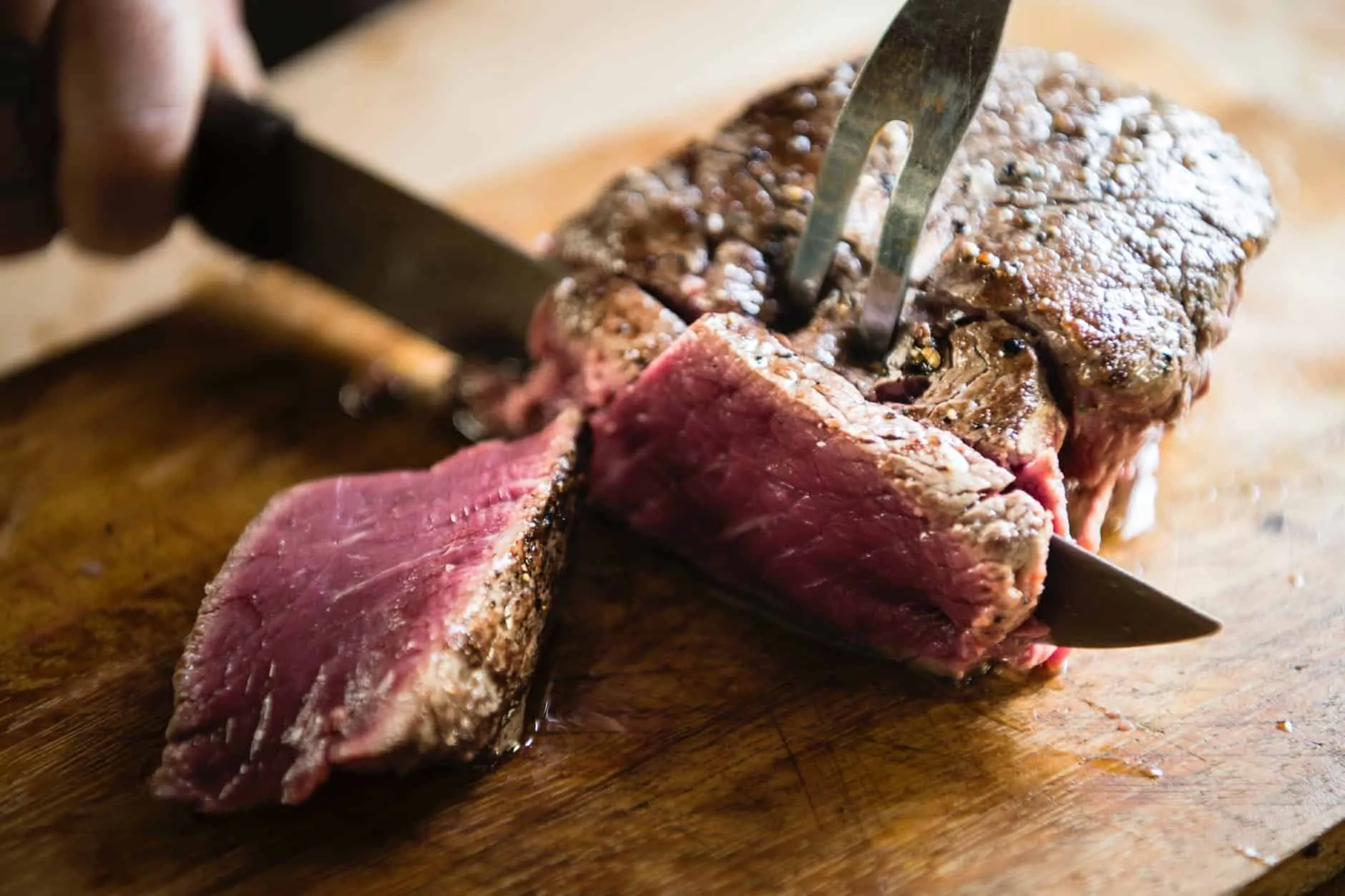Tečajevi za ljubitelje kuhanja: Wine & Beef Night – Premium Cuts & Dry Aging Experience - Gastro radionica u Split